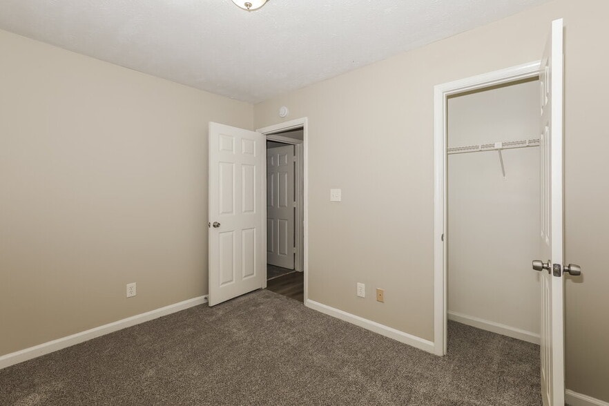 Building Photo - 8194 Canyon Forge Dr