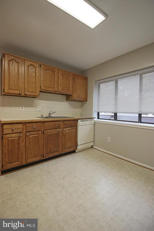 Building Photo - 1662 Parkcrest Cir