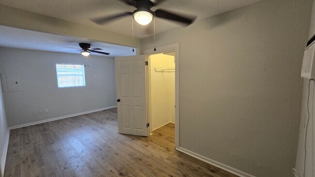 Building Photo - 212 Placid Dr