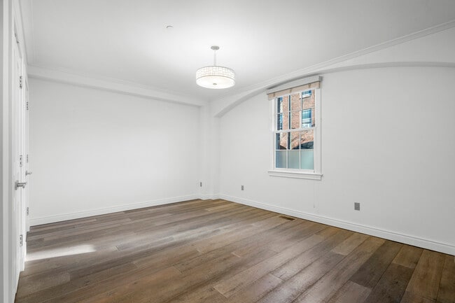 Building Photo - 26 East Pkwy