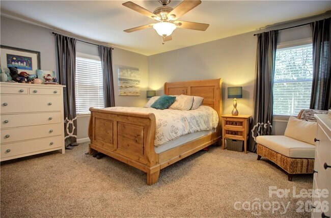 Building Photo - 3806 Bridgewood Ln