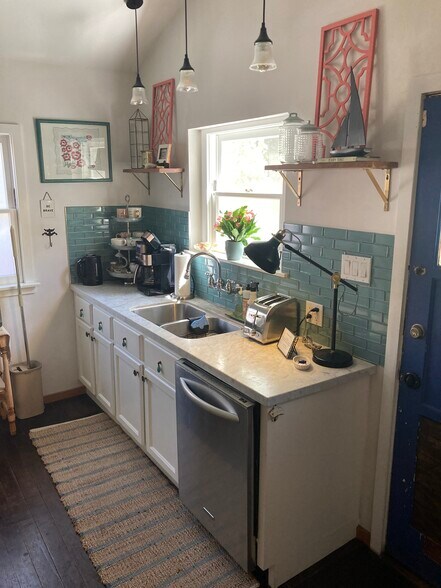 Building Photo - 1294 Boynton St