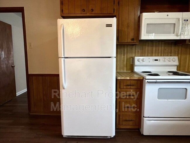 Building Photo - 1141 Eisenhower Rd