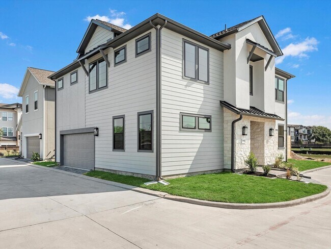 Building Photo - 12038 Royal Oaks Banner Wy