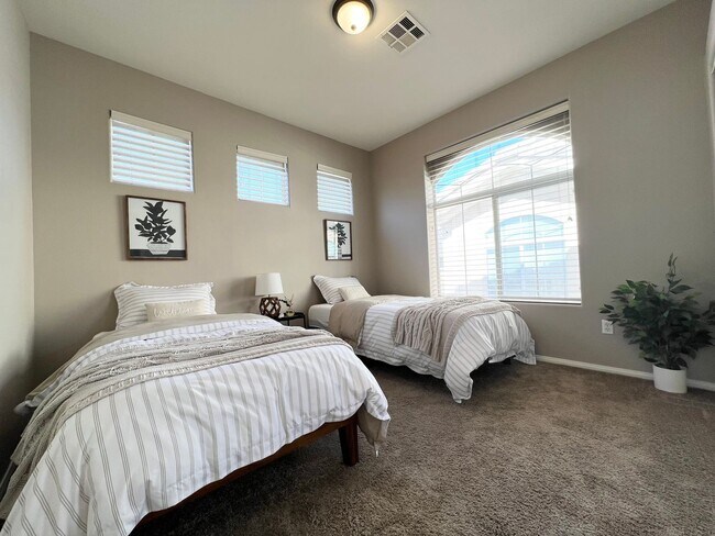 Building Photo - 3555 Meridale Dr
