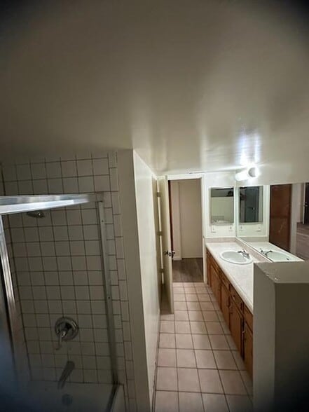 Building Photo - 404 Stephens Dr