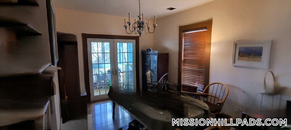 Building Photo - 67 Hillside St