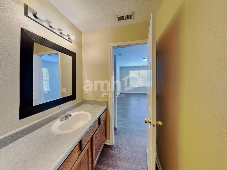 Building Photo - 5904 Jackie Ln