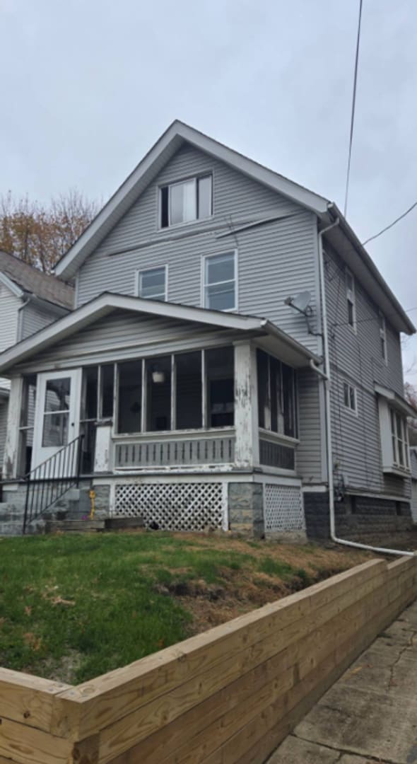 Building Photo - Charming 4-Bedroom Property in Prime Location