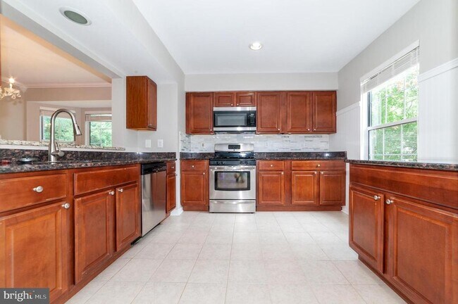 Building Photo - 14724 Stream Pond Dr