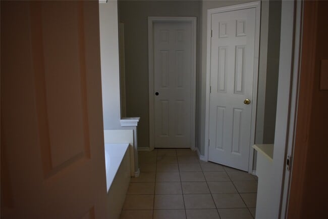 Building Photo - 4214 Creek Ridge Ln