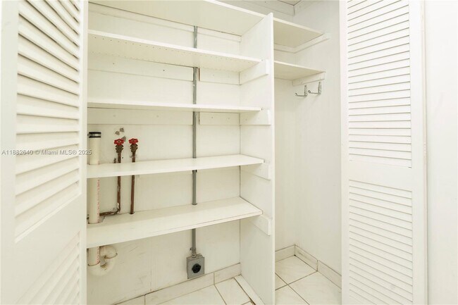 Building Photo - 5825 Collins Ave
