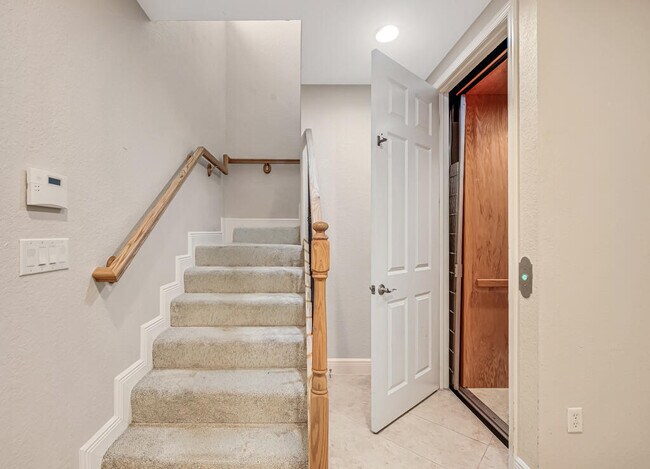 Building Photo - 9778 Bowline Dr