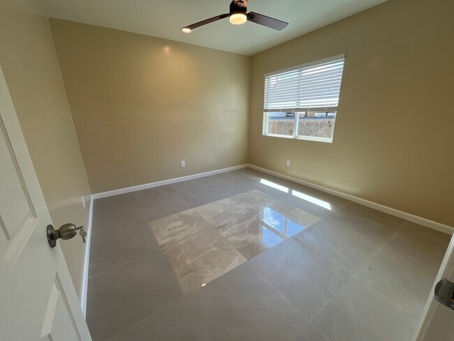 Building Photo - 4858 Palm Ave