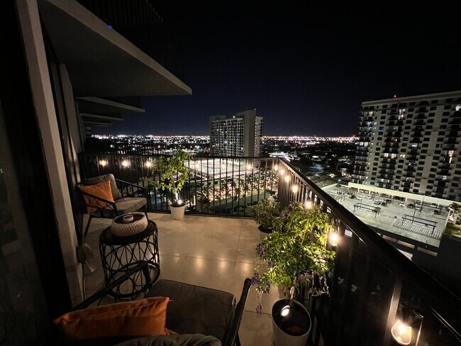 Building Photo - 5252 Paseo Blvd