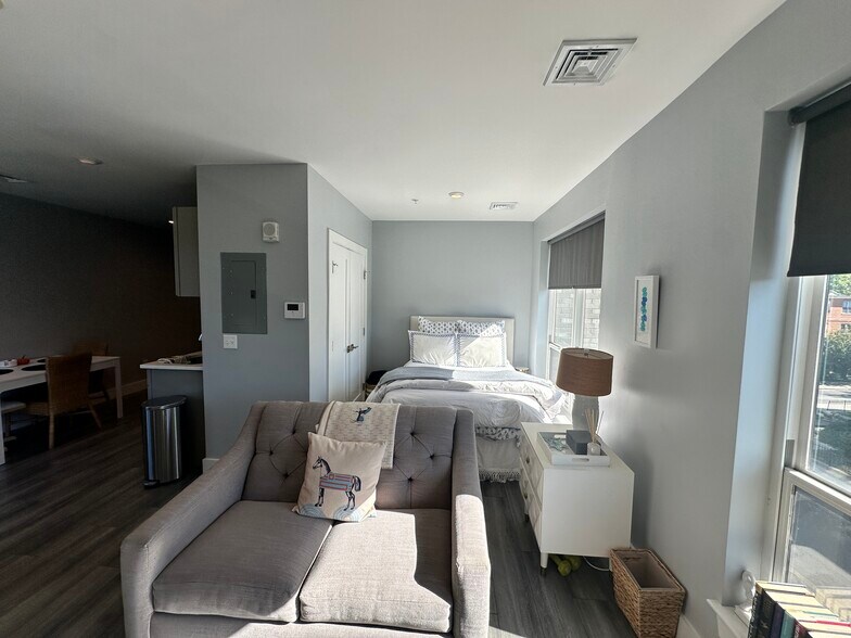 Building Photo - 55 W 5th St