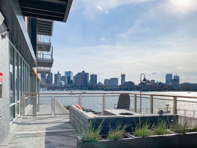 Building Photo - 65 Lewis St