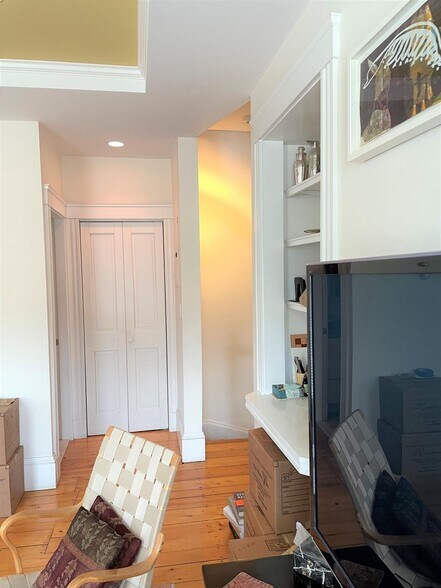 Building Photo - 30 Healey St