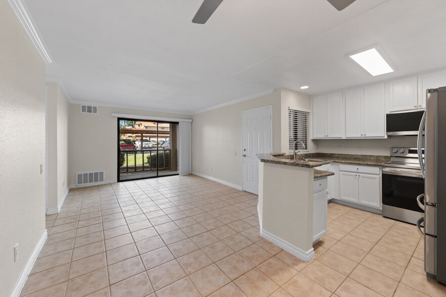 Building Photo - 78650 Ave 42 Ave