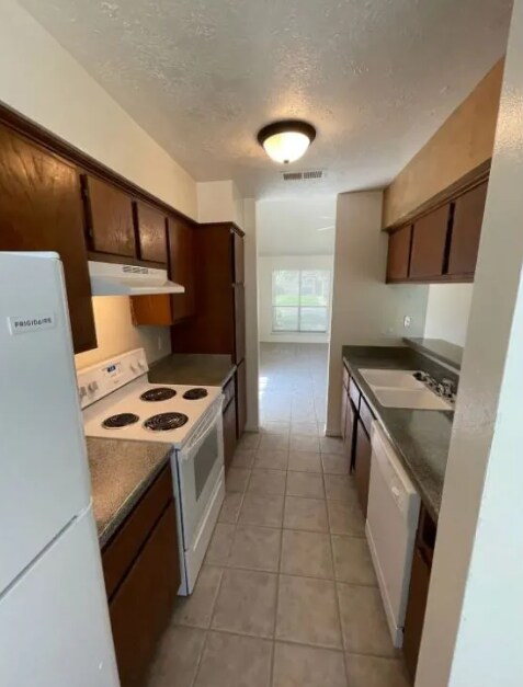Building Photo - 2527 Cypress Dr