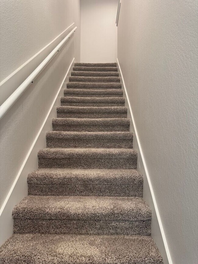 Building Photo - Immaculate Townhome Minutes from Texas A&M