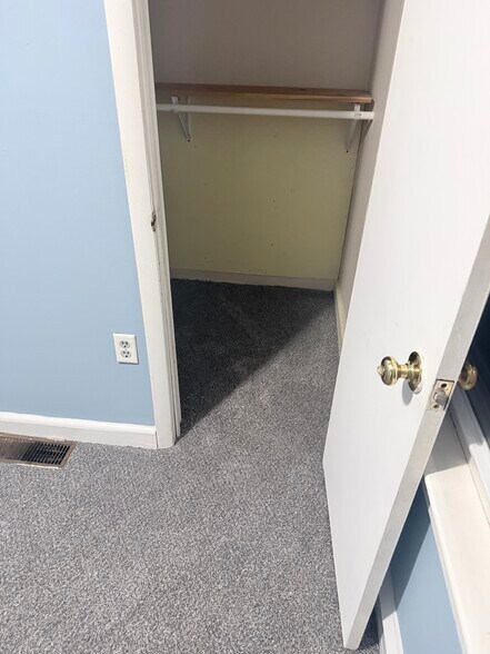 Front bedroomWalk-in closet - 614 Sampson Ave