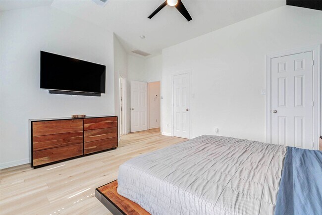 Building Photo - 2706 Ridgeglen Ln