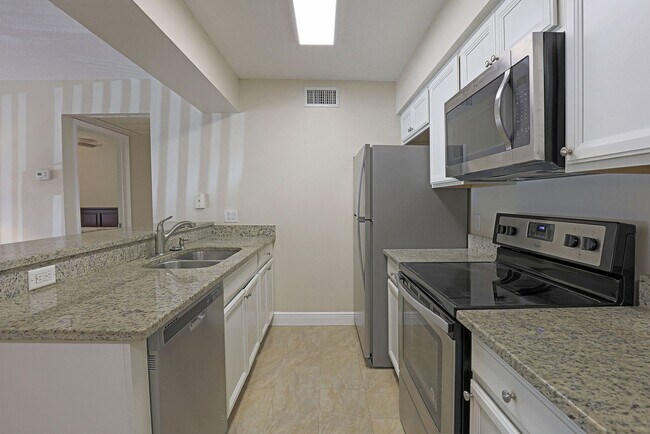 Building Photo - 5327 Summerlin Rd