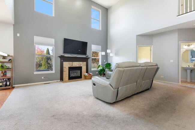 Building Photo - 9 Lake Plumleigh Ct