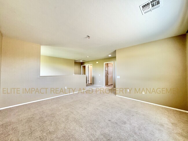 Building Photo - 6004 S Meadow Breeze Dr