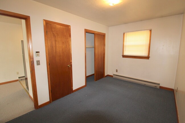 Building Photo - Adorable 1 Bed, 1 Bath Apartment in Bridge...