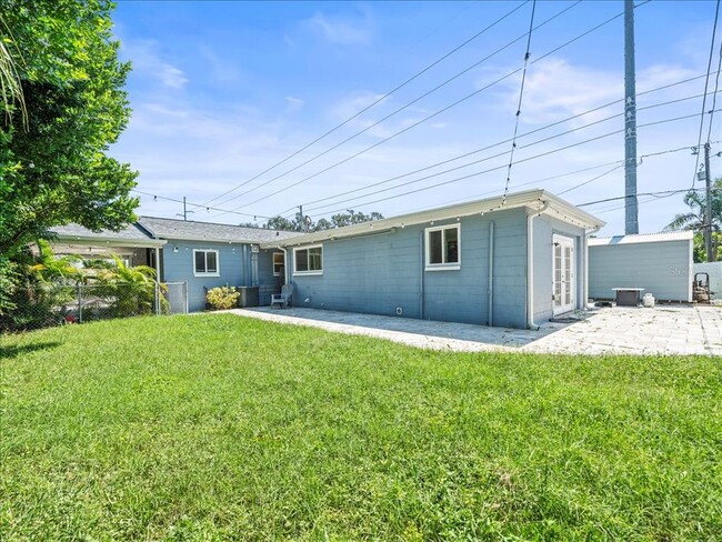 Building Photo - 2200 Capri Dr