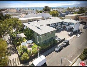 Building Photo - 119 Paloma Ave