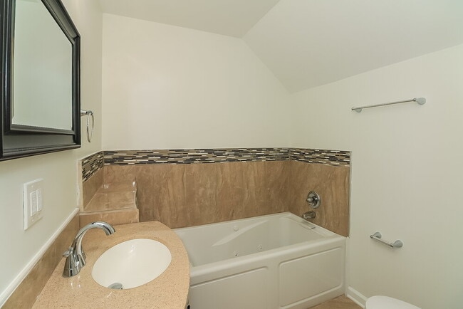 Building Photo - 287 Whaleys Lake Dr