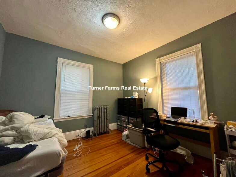 Building Photo - 12 Bucknam St