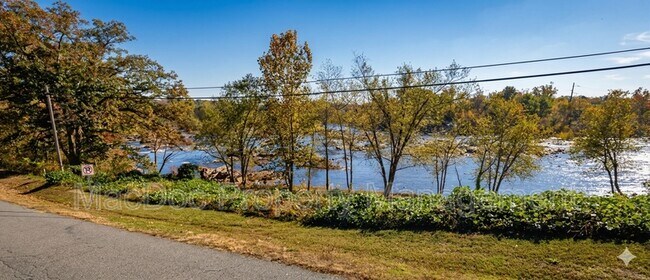 Building Photo - 428 Ingleside Dr