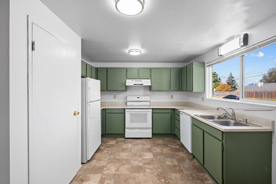 Building Photo - 1601 Norpoint Way NE
