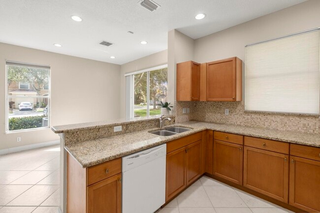 Building Photo - 340 River Bluff Ln