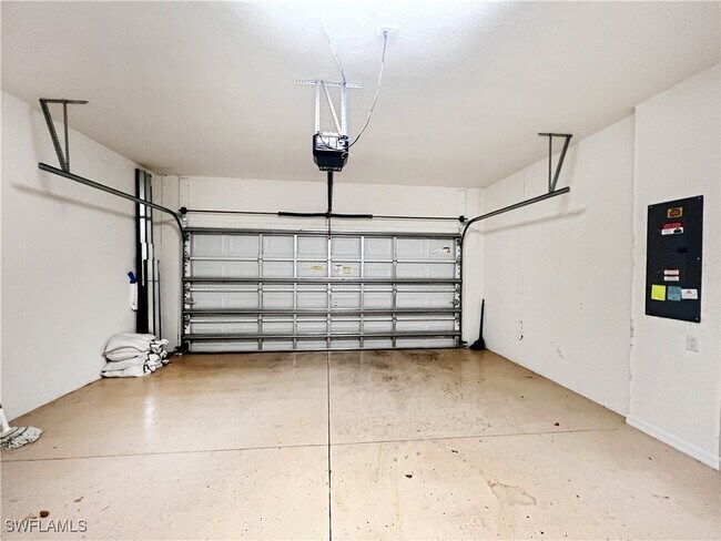 Building Photo - 14616 Monrovia Ln