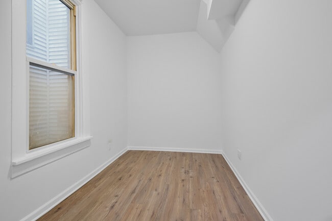 Building Photo - 2029 N Damen Ave