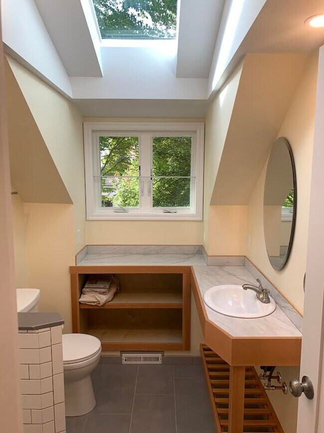 Building Photo - Impecable Remodel of Historic Eastmoreland Gem