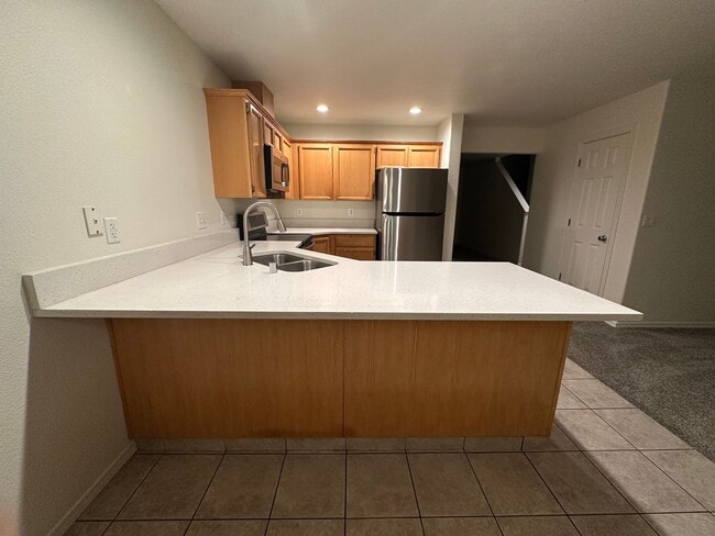 Building Photo - 3 bed 3.5 bath Townhome available on Rd 68!