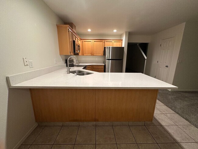 Building Photo - 4905 Montague Ln
