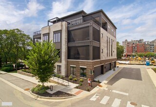 Building Photo - 728 Pawnee Rd