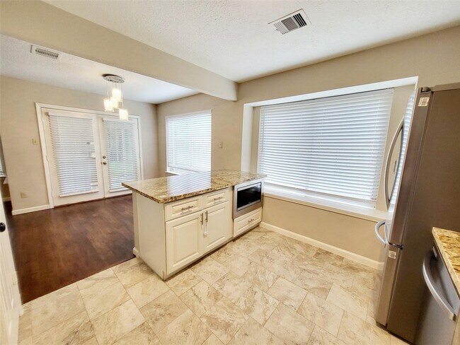 Building Photo - 2711 S Brompton Dr