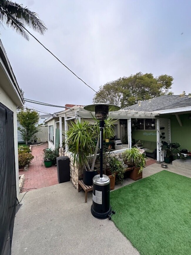 Building Photo - Westchester Home Perfect for Plant/Garden ...