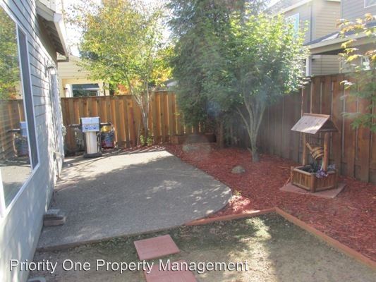 Building Photo - 537 NE 64th Ct