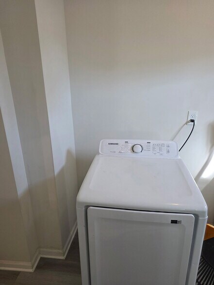 Building Photo - 2927 Oakley Ave