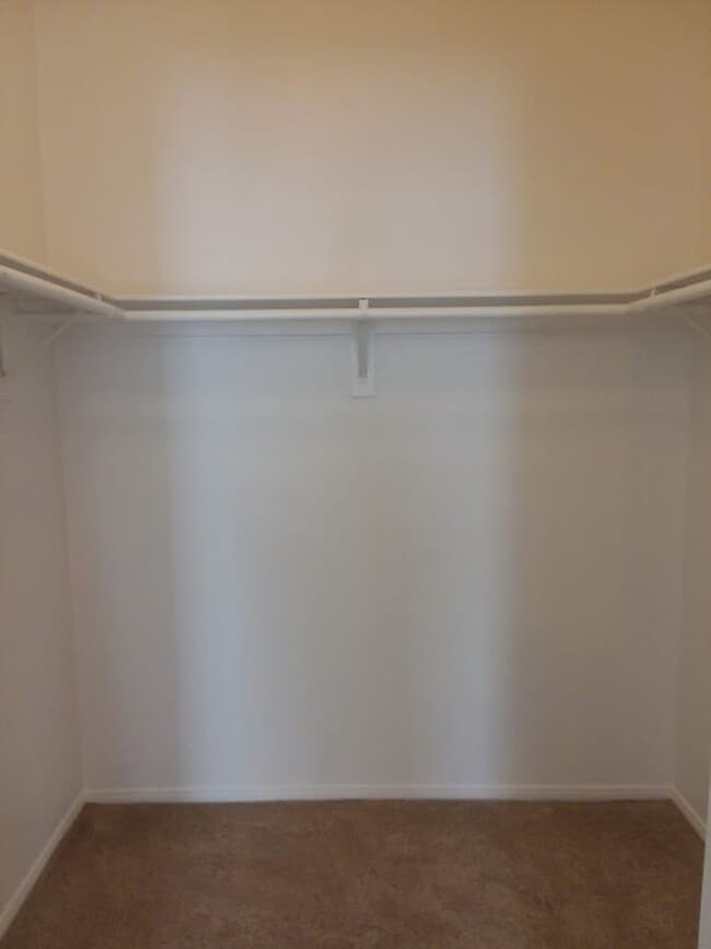 Building Photo - First floor unit in luxury gated Northwest...