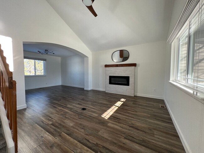 Building Photo - 4-Bedroom Gem in Erie: Modern Luxury, Ideal Space! Available March